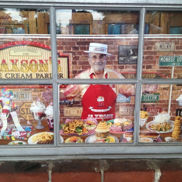 Foto tomada en Jaxson&#39;s Ice Cream Parlour, Restaurant &amp; Country Store  por Todd F. el 4/20/2013