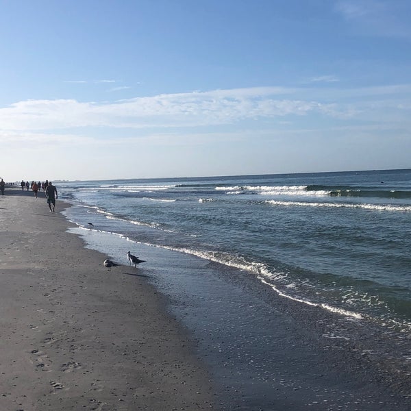Foto scattata a Caddy&#39;s On The Beach da David R. il 10/23/2020