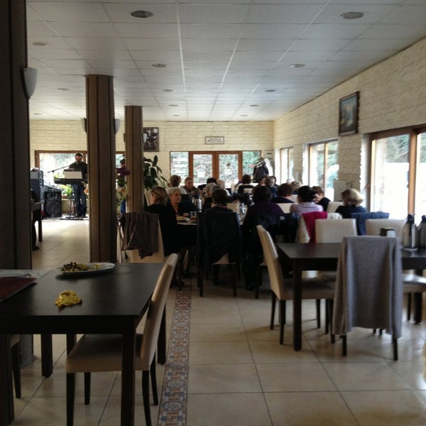 Foto diambil di Cennetim Et&amp;Balık Restaurant oleh €ray O. pada 12/24/2012