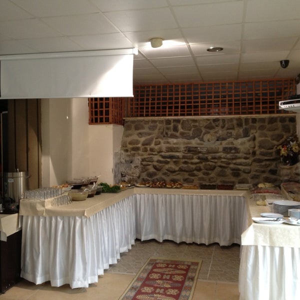 Photo taken at Cennetim Et&amp;Balık Restaurant by €ray O. on 3/17/2013