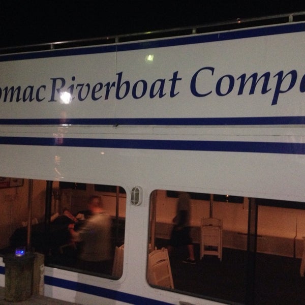 รูปภาพถ่ายที่ Potomac Riverboat Company โดย LiLi เมื่อ 10/15/2013