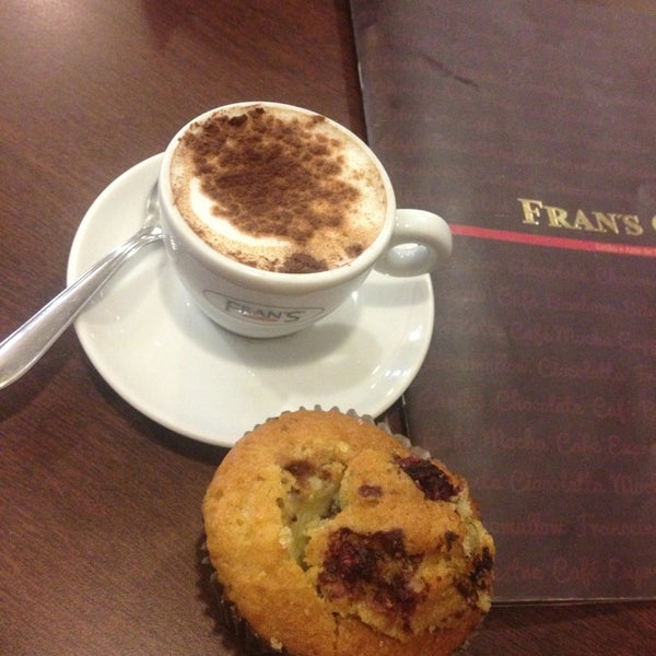 รูปภาพถ่ายที่ Fran&#39;s Café โดย Cássia G. เมื่อ 7/9/2014