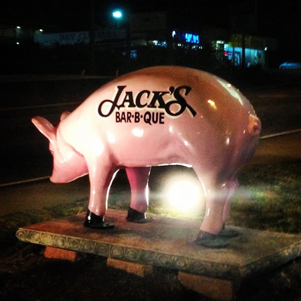 รูปภาพถ่ายที่ Jack&#39;s Bar-B-Que โดย Jeremy S. เมื่อ 11/5/2012