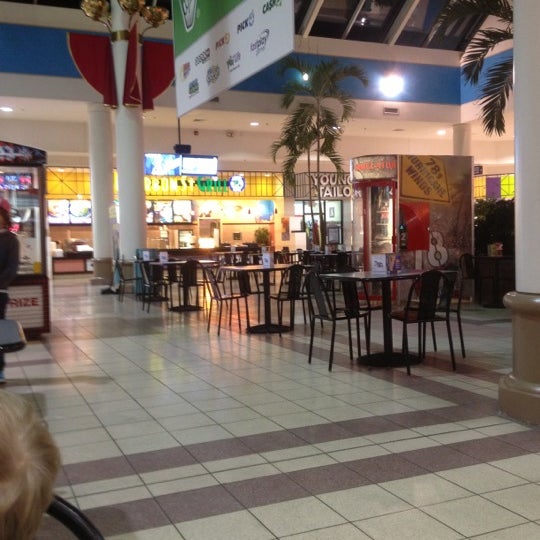 12/6/2012にCrystal V.がChesapeake Square Mallで撮った写真