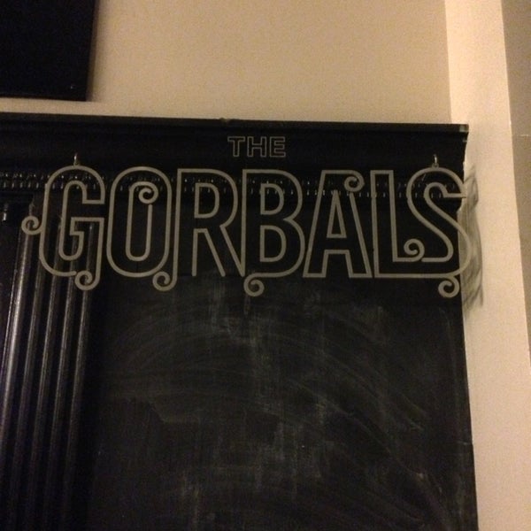 รูปภาพถ่ายที่ The Gorbals โดย Christina B. เมื่อ 1/6/2013