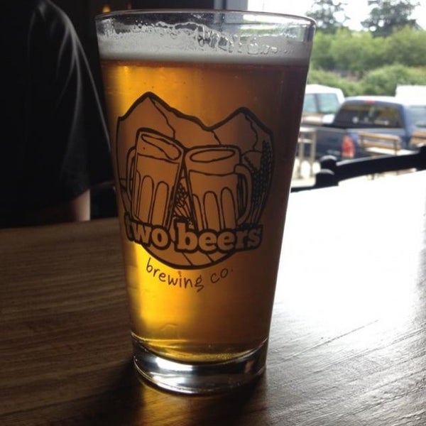 6/8/2013 tarihinde Adam D.ziyaretçi tarafından Two Beers Brewing Company'de çekilen fotoğraf