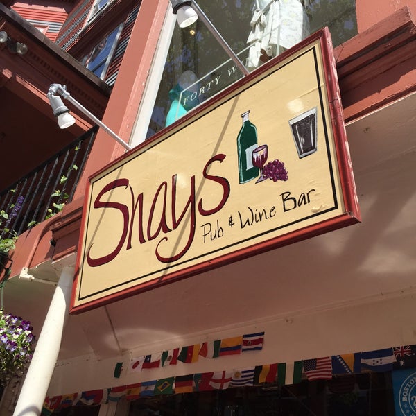 Photo taken at Shays Pub &amp; Wine Bar by Laurent B. on 5/30/2015