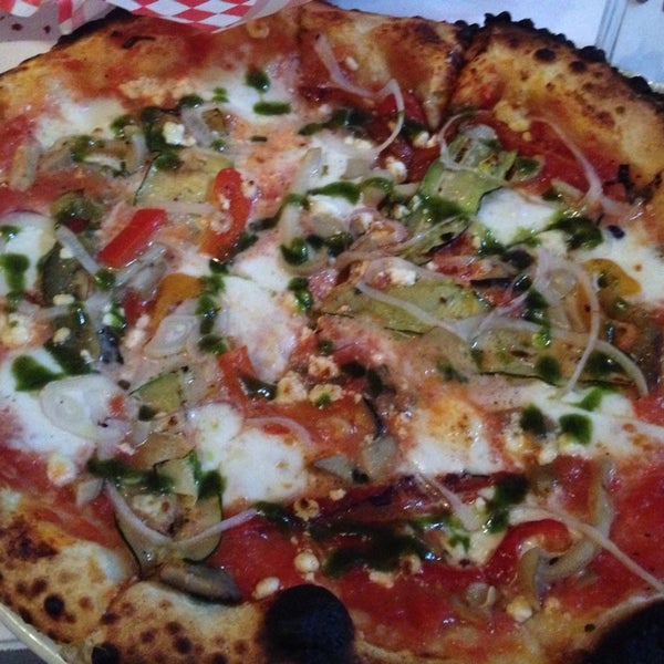 Das Foto wurde bei Pachino Pizzeria von Dan B. am 4/4/2014 aufgenommen