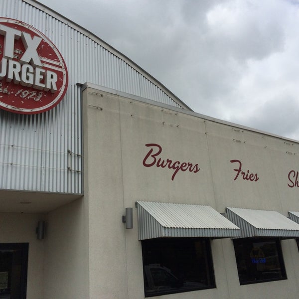 Foto tomada en TX Burger - Madisonville  por Kimball A. el 8/2/2014