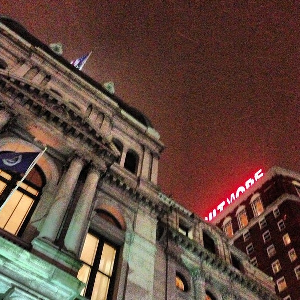 รูปภาพถ่ายที่ Providence City Hall โดย Stacey D. เมื่อ 2/6/2013