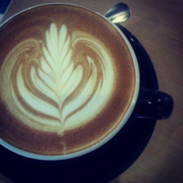 Photo taken at Top Brew Coffee Bar by Kiki O. on 9/14/2013