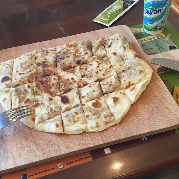 Foto diambil di Türkmen Cafe oleh Çağla  Yildiz Can S. pada 5/19/2015