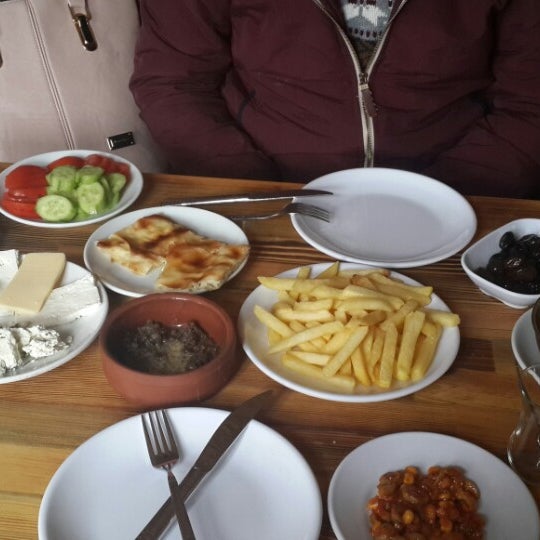 Photo taken at Medcezir Kahvaltı Konağı by Kübra C. on 4/3/2015