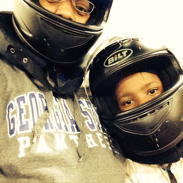 4/11/2014 tarihinde Michael M.ziyaretçi tarafından Full Throttle Indoor Karting'de çekilen fotoğraf
