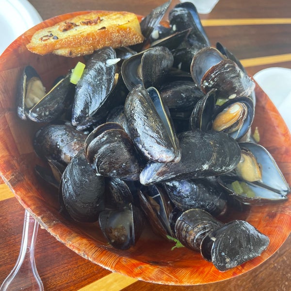 Bracco's Clam and Oyster Bar Seafood Restaurant