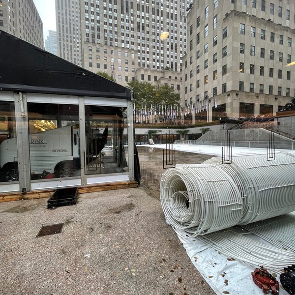 รูปภาพถ่ายที่ The Rink at Rockefeller Center โดย Tom M. เมื่อ 10/7/2023