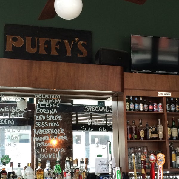 3/14/2015에 Tom M.님이 Puffy&#39;s Tavern에서 찍은 사진