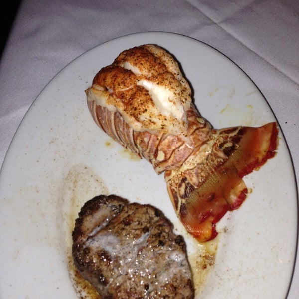 Das Foto wurde bei Ruth&#39;s Chris Steak House - Kennesaw von April F. am 1/2/2013 aufgenommen