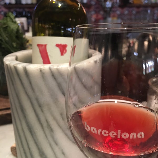 7/6/2016 tarihinde Nicholas S.ziyaretçi tarafından Barcelona Wine Bar - Fairfield'de çekilen fotoğraf