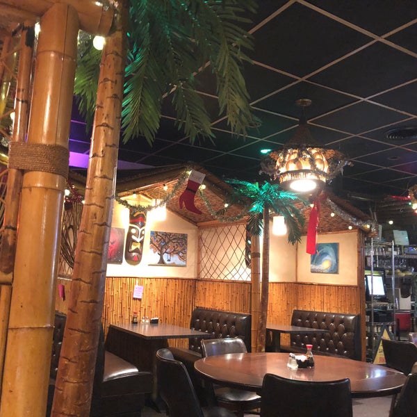 12/31/2017 tarihinde Nicholas S.ziyaretçi tarafından The Lun Wah Restaurant and Tiki Bar'de çekilen fotoğraf