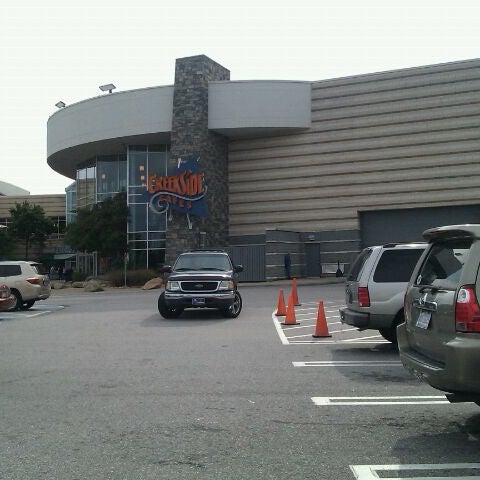 รูปภาพถ่ายที่ Triangle Town Center Mall โดย Shana E. เมื่อ 9/30/2012