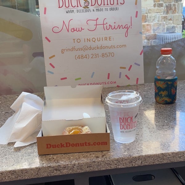 Foto diambil di Duck Donuts - KOP Town Center oleh MrsMoose (emh1776) pada 8/2/2021