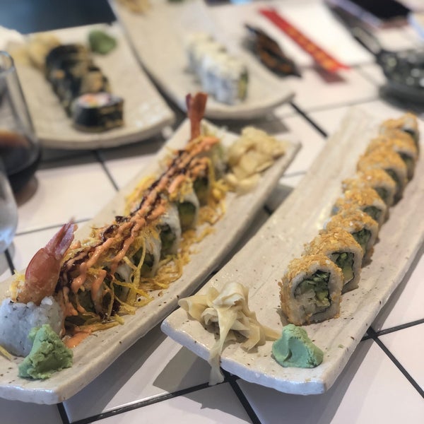 Foto tomada en oishii wok &amp; sushi  por &#39;Reyhan T. el 8/22/2019