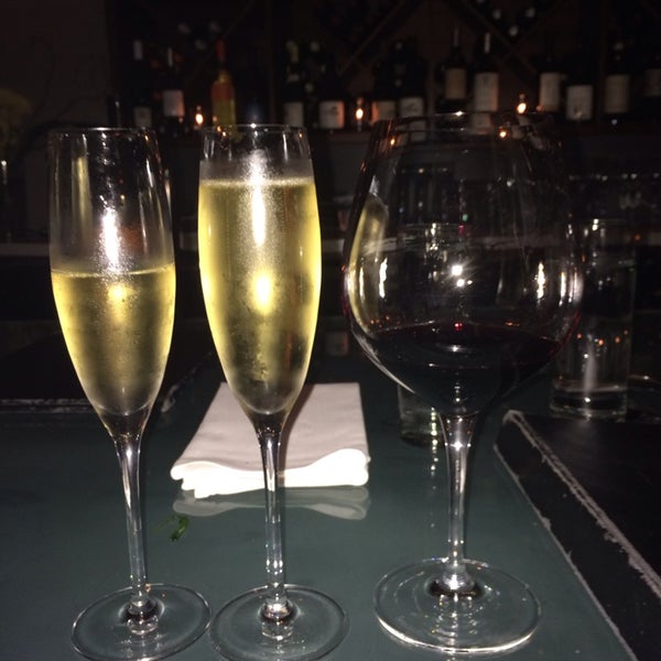 Foto tirada no(a) Nectar Wine Lounge por Amy K. em 3/8/2014
