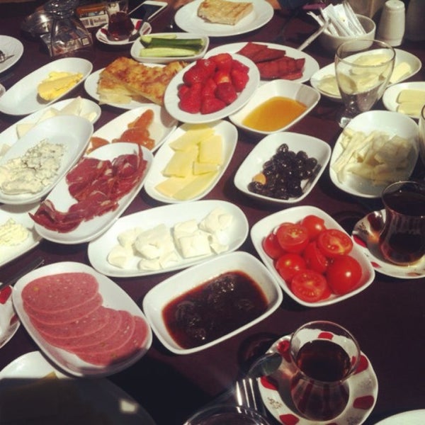 Photo taken at Kalender Tepe Restaurant by Edoş on 5/5/2013