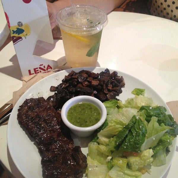 รูปภาพถ่ายที่ Leña Latin Grill โดย madslim เมื่อ 5/21/2013