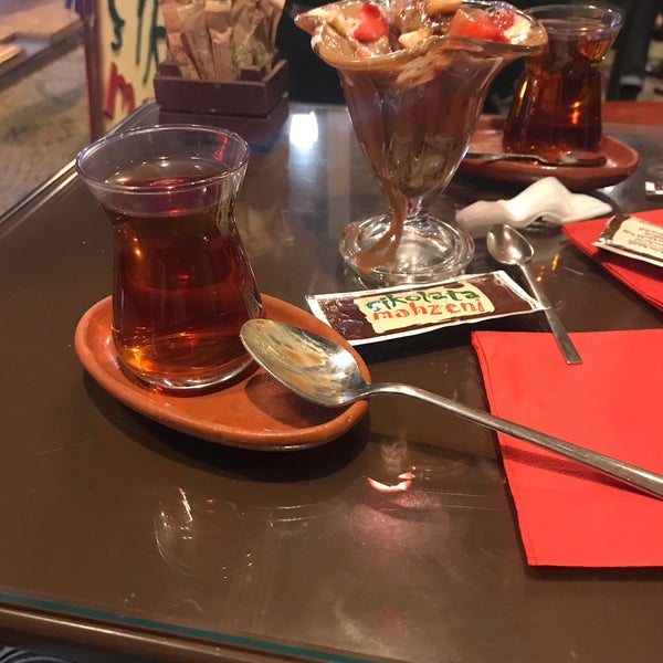 Foto diambil di Çikolata Mahzeni oleh SerSeri pada 4/30/2019
