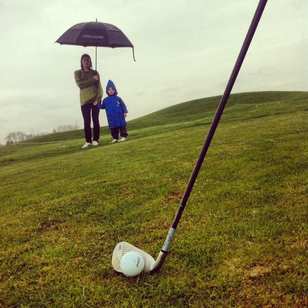 Foto tirada no(a) Park Golf Club por Martin V. em 4/17/2014