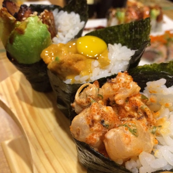 Photo prise au Sushi Ichimoto par Erica C. le11/20/2013