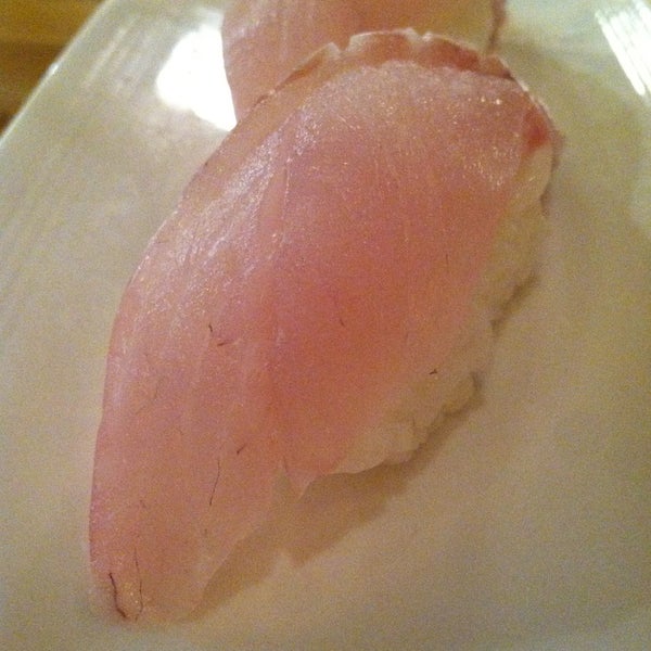 Photo prise au Sushi Ichimoto par Erica C. le5/1/2013