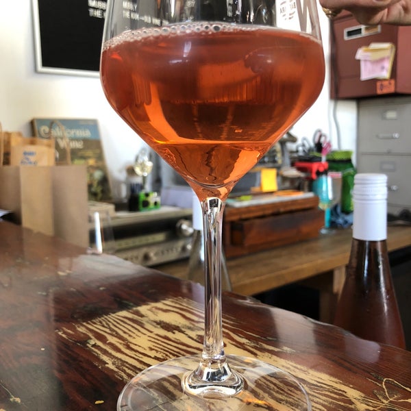Снимок сделан в Municipal Winemakers пользователем Erica C. 6/10/2018