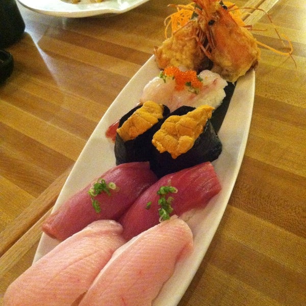 Photo prise au Sushi Ichimoto par Erica C. le10/23/2013