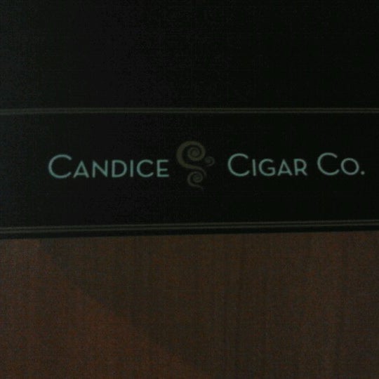 10/20/2012 tarihinde Daniel M.ziyaretçi tarafından Candice Cigar Co.'de çekilen fotoğraf
