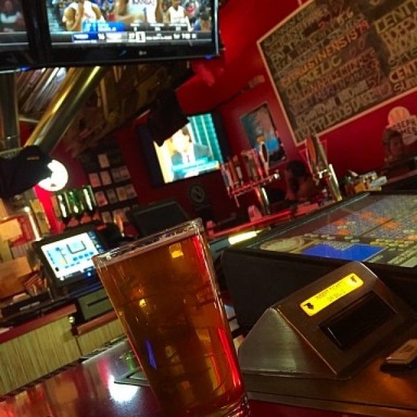 3/20/2016에 Geoff G.님이 Hi Scores Bar-Arcade에서 찍은 사진