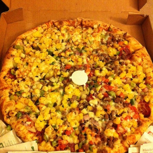 Снимок сделан в Seniore&#39;s Pizza пользователем Sunhoo Irene K. 12/14/2012