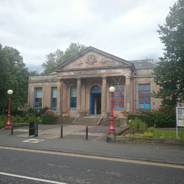 Foto tirada no(a) The Stirling Smith Art Gallery And Museum por Ефим С. em 8/19/2015