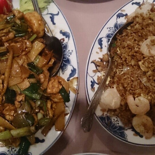 Das Foto wurde bei Szechuan Delight Chinese Restaurant von Salt am 5/9/2015 aufgenommen