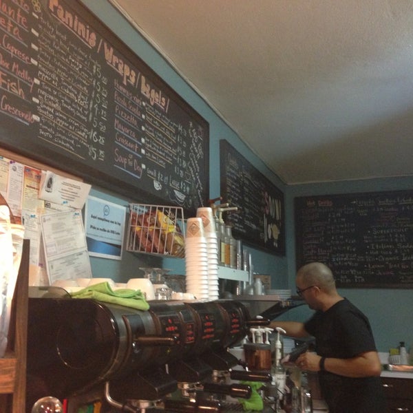 Photo prise au The Coffee Spot Aguadilla par Miguel A. le9/17/2013