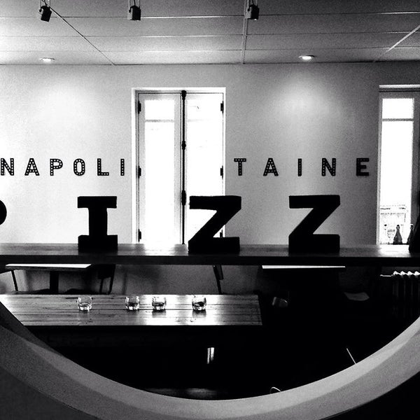 Foto diambil di Nina Pizza Napolitaine oleh pénélope l. pada 1/25/2014