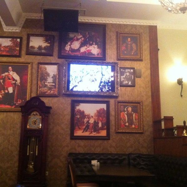 6/3/2013 tarihinde Alexandra S.ziyaretçi tarafından Churchill Pub / Черчилль Паб'de çekilen fotoğraf