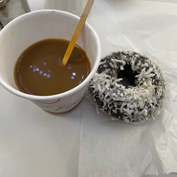 Photo taken at Peter Pan Donut &amp; Pastry Shop by Annina G. on 2/22/2023