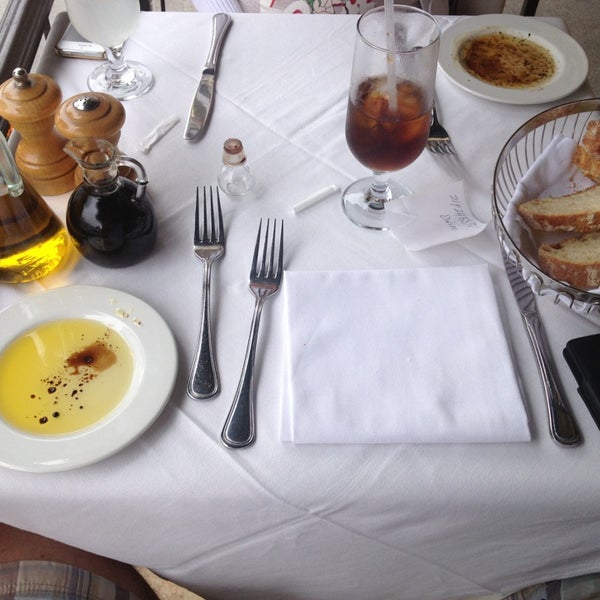 Foto diambil di Divino Restaurant oleh BRTN pada 6/25/2013