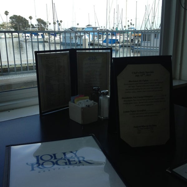 รูปภาพถ่ายที่ Jolly Roger Restaurants โดย Sue L. เมื่อ 7/19/2013