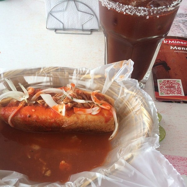 Foto scattata a La Minerva Tortas Ahogadas y Micheladas da Pepe P. il 7/18/2015