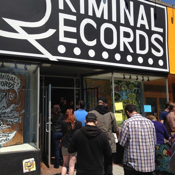 รูปภาพถ่ายที่ Criminal Records โดย Brian P. เมื่อ 4/20/2013