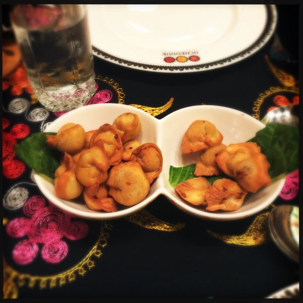 7/30/2015 tarihinde Nan B.ziyaretçi tarafından Uchkuduk - Uzbek Cuisine'de çekilen fotoğraf